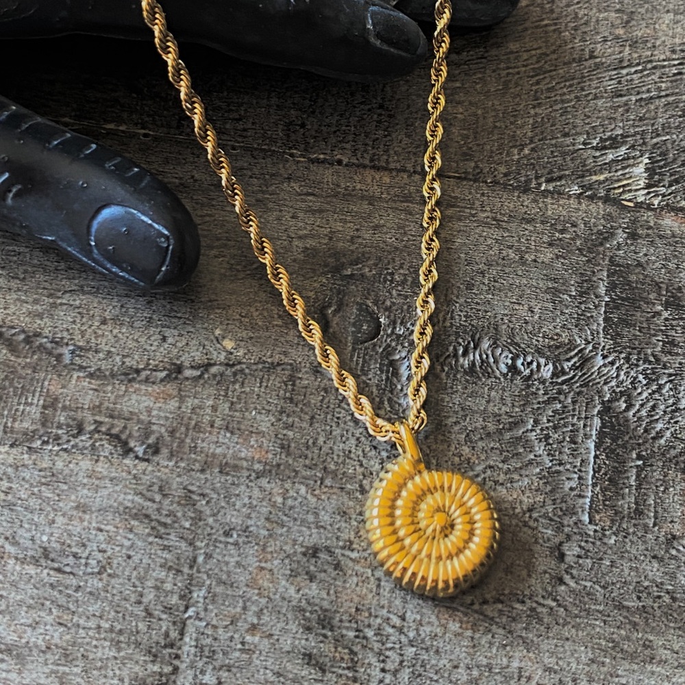 NEW Gold Plated Spiral Shell Pendant Necklace - Picture 3 of 10